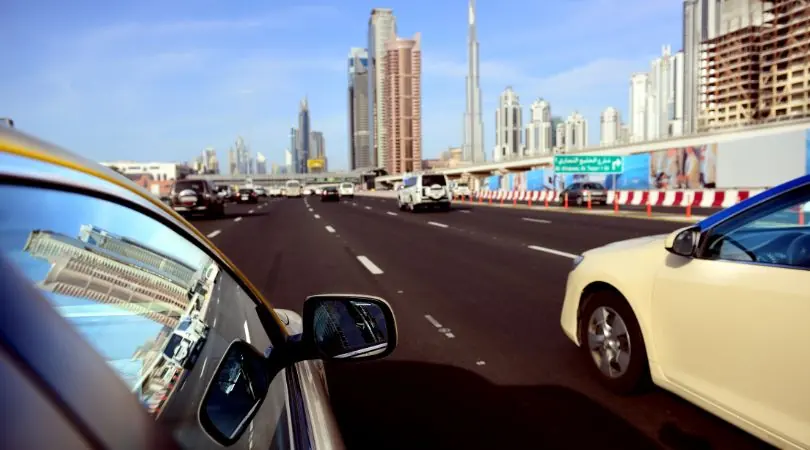 Guide Complet des Taxis et VTC à Dubaï 2025 : Comment Se Déplacer Facilement